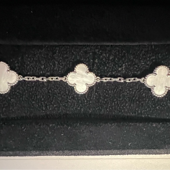 Van Cleef Arpels 5 Motif Bracelet White Gold - Picture 4 of 15
